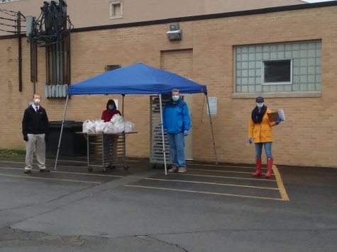 Lakeview Feeds Families During Pandemic