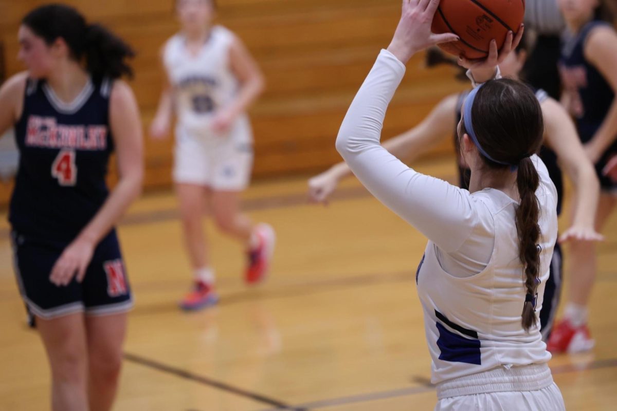 Lakeview Girls Basketball Dribbles Their Way Into the Season